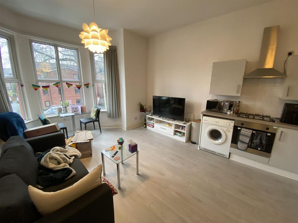 Property photo 3 of 9 Lounge