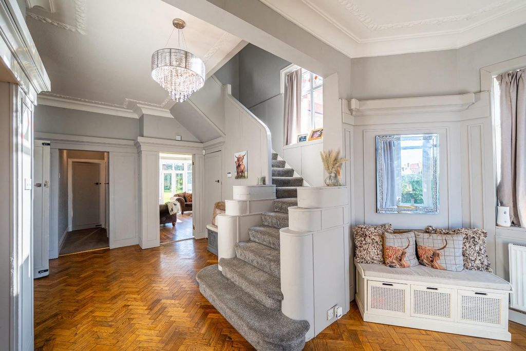 Property photo 3 of 35 25236 99 Kingsgate_008.Jpg