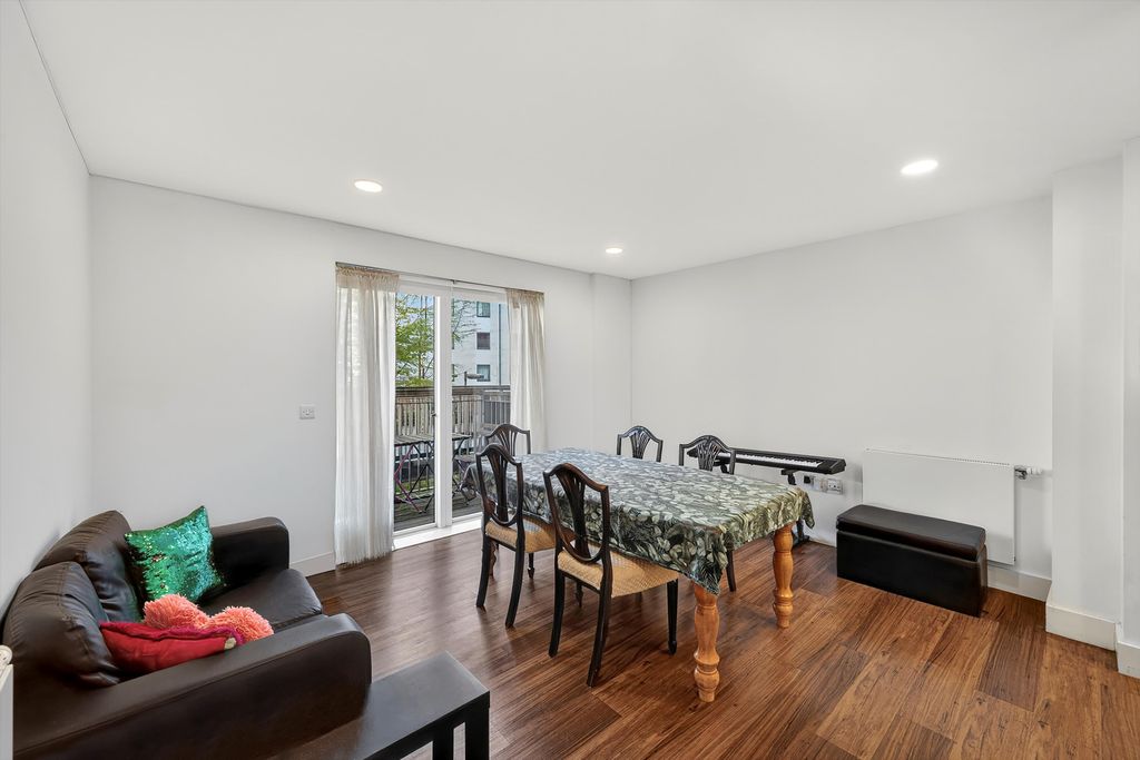 Property photo 2 of 9 Image