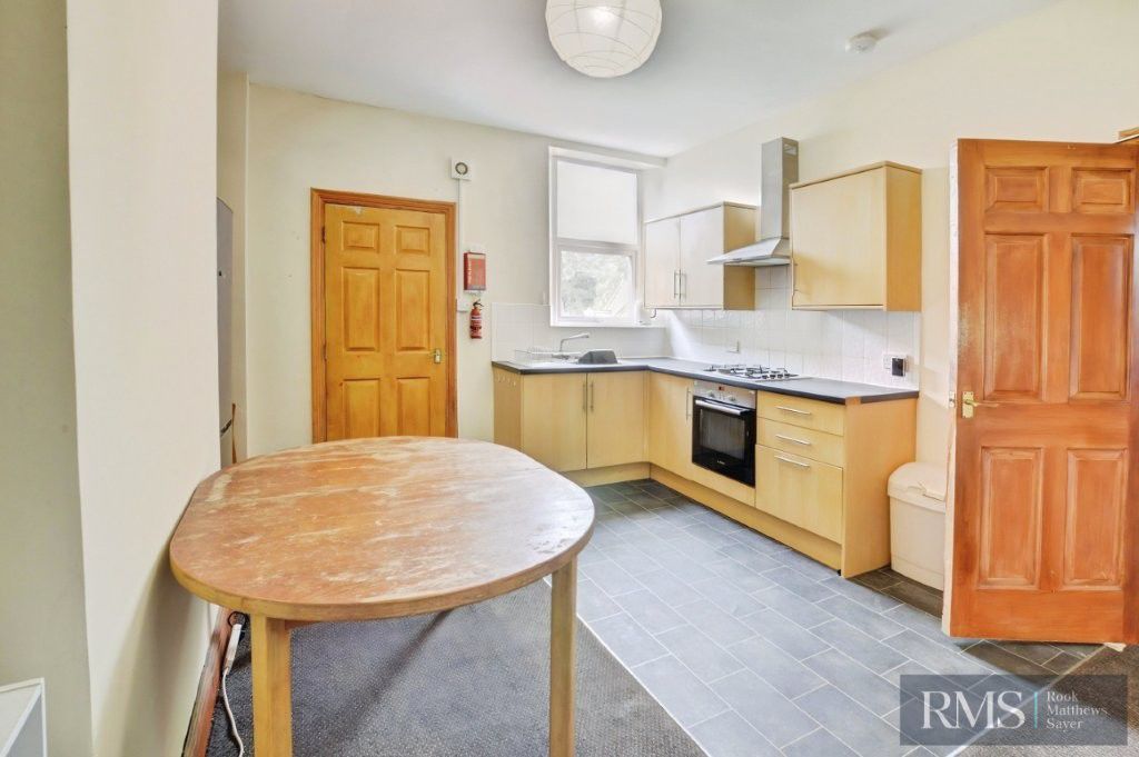 Property photo 3 of 12 Photo 6