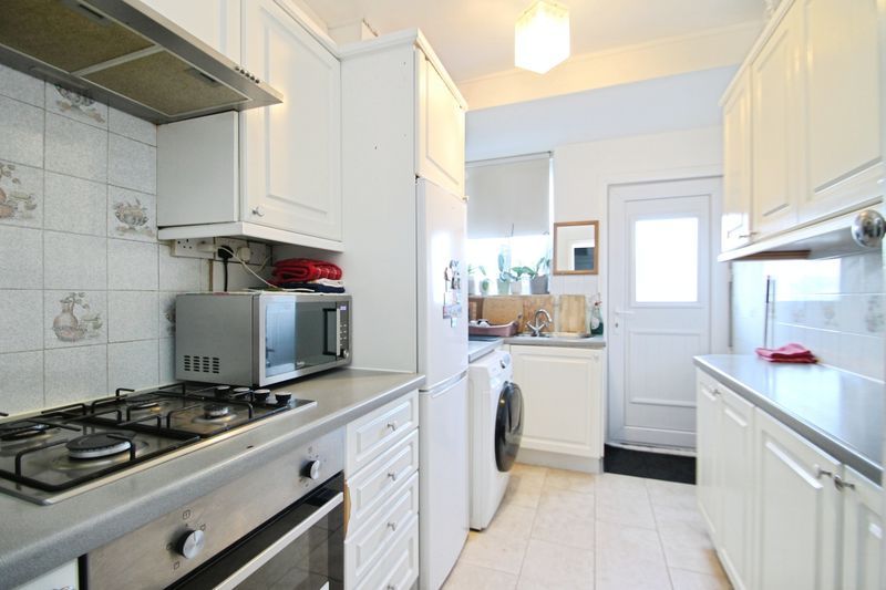 Property photo 2 of 8 Photo 4