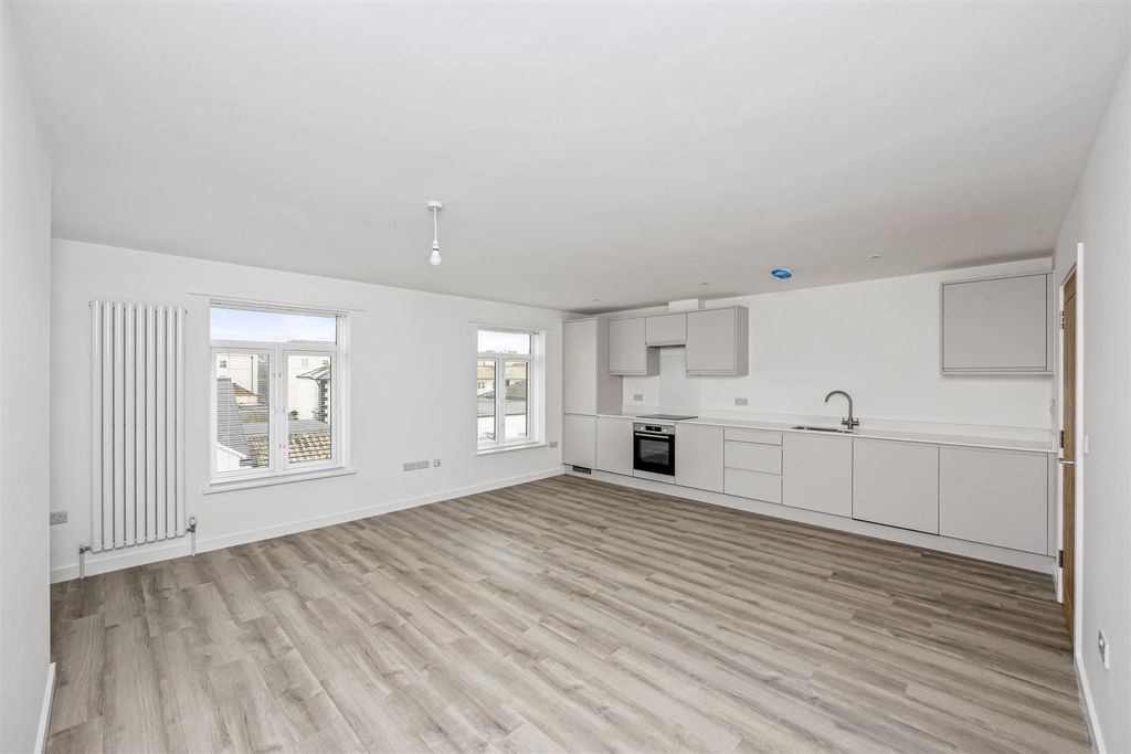 Additional image 8 of 2 bed flat to rentMontague Street, Worthing BN11