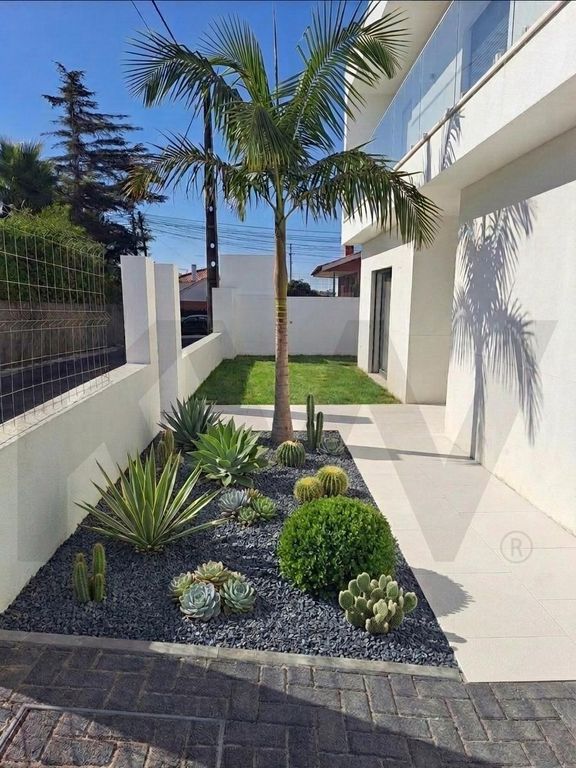 Property photo 1 of 33