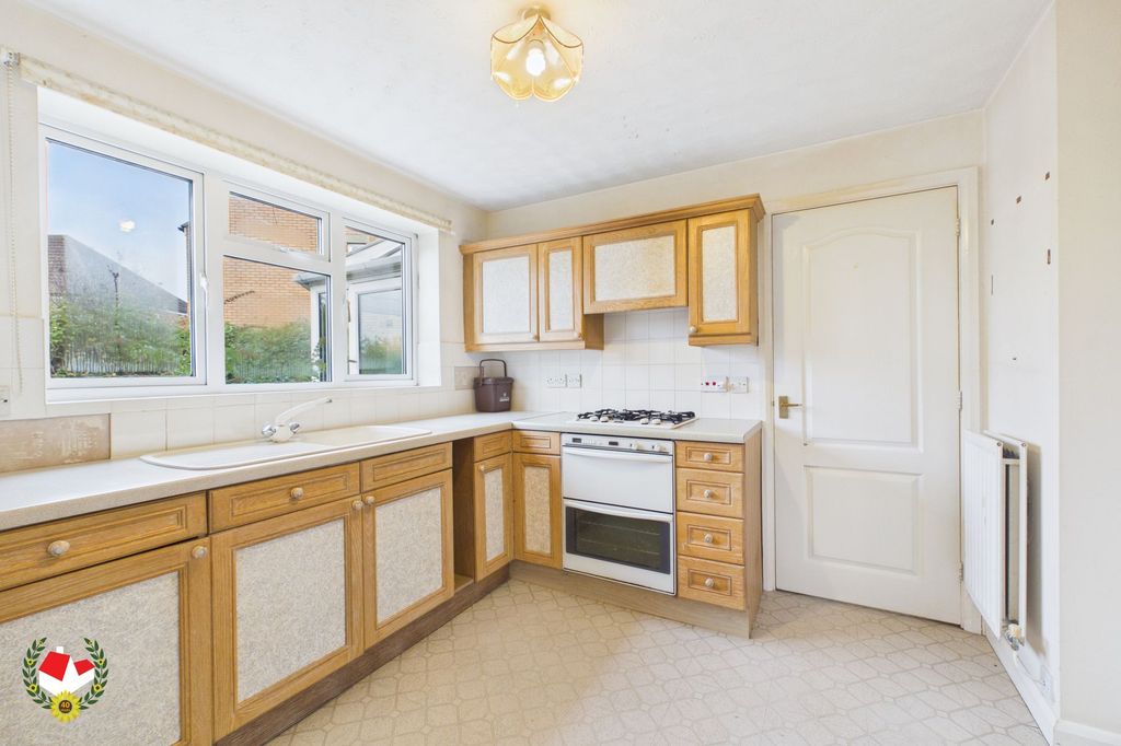 Property photo 2 of 20