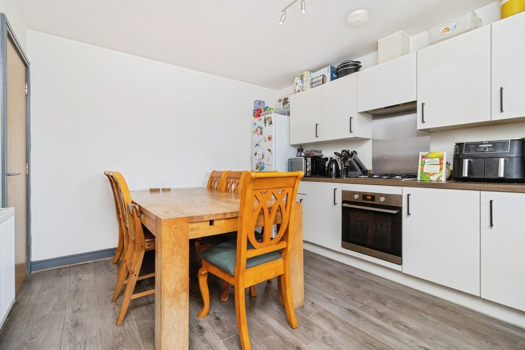 Property photo 3 of 29