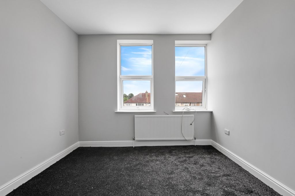 Property photo 3 of 15 14-2E2Cjhmcb - Flat 2 13 Enmore Road - 40