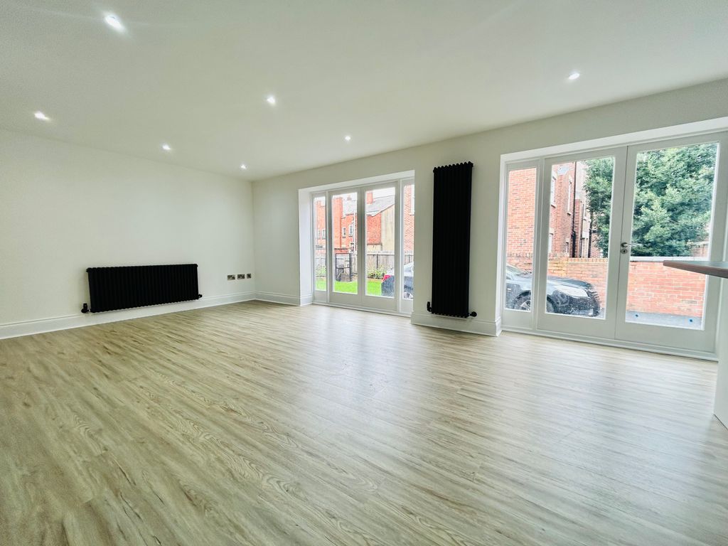 Property photo 3 of 12 Living Room