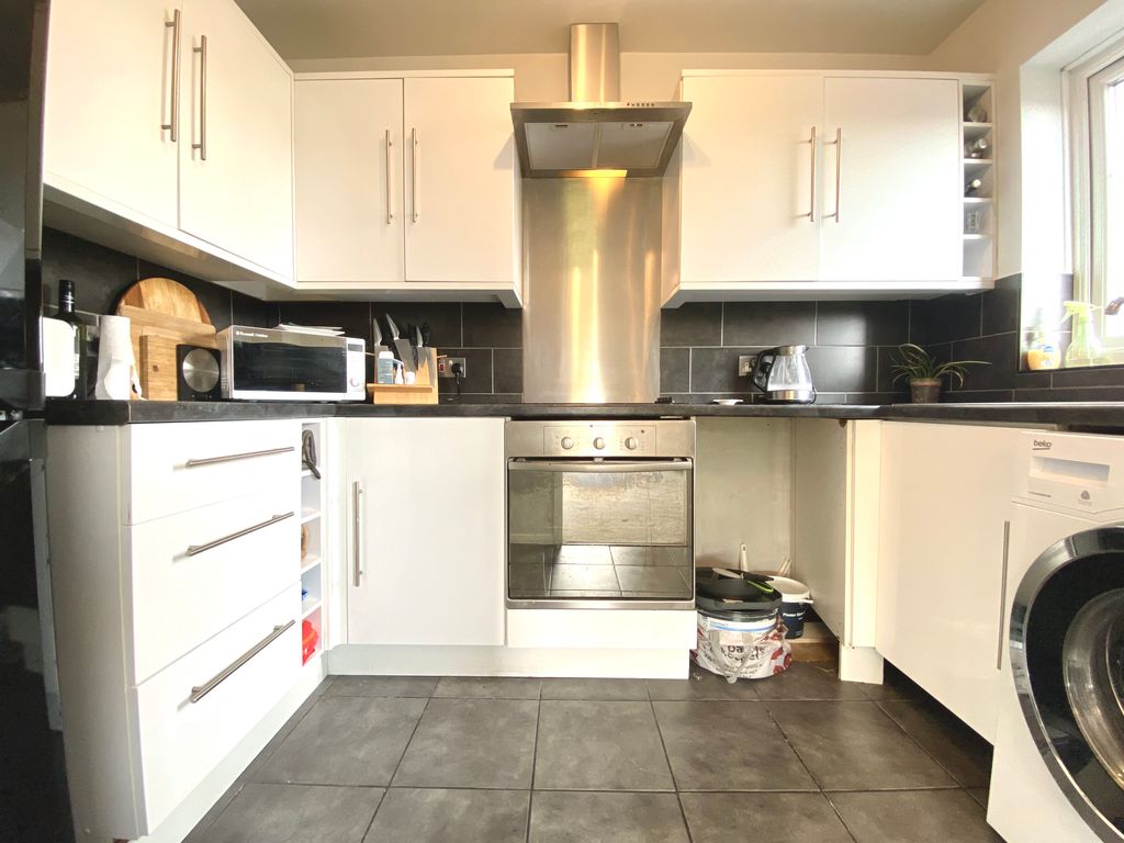Property photo 2 of 7 Kitchen