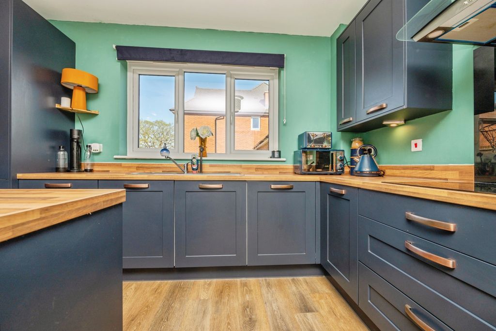 Property photo 3 of 15 Living Kitchen