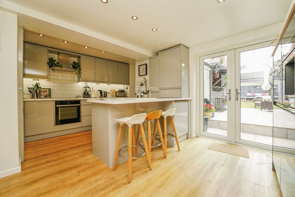 Property photo 2 of 16 Pbox-Img.Jpg