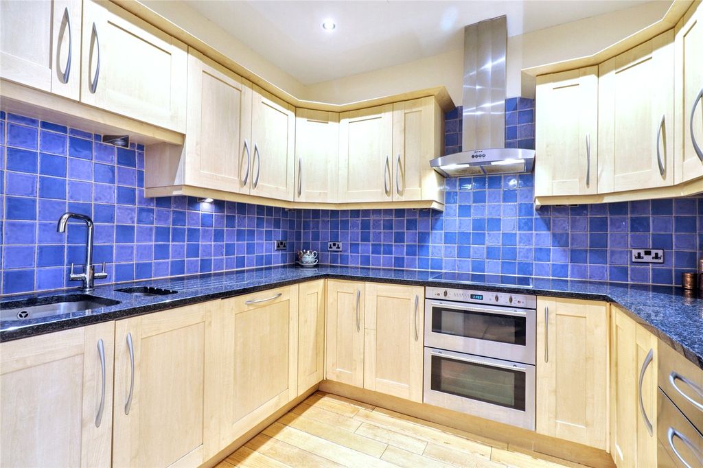 Property photo 3 of 20 Kitchen