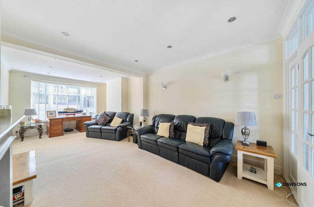 Property photo 2 of 24 59A26829-697d-4B94-8A59-E83d8916Fd8c.Jpg