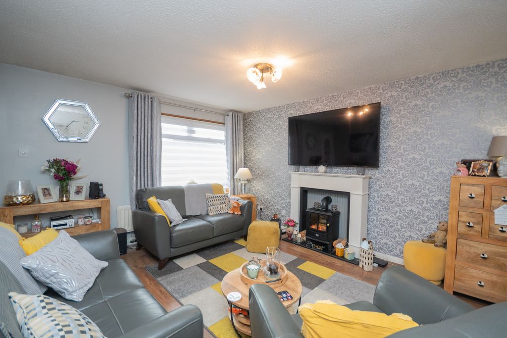 Property photo 2 of 24 Lounge