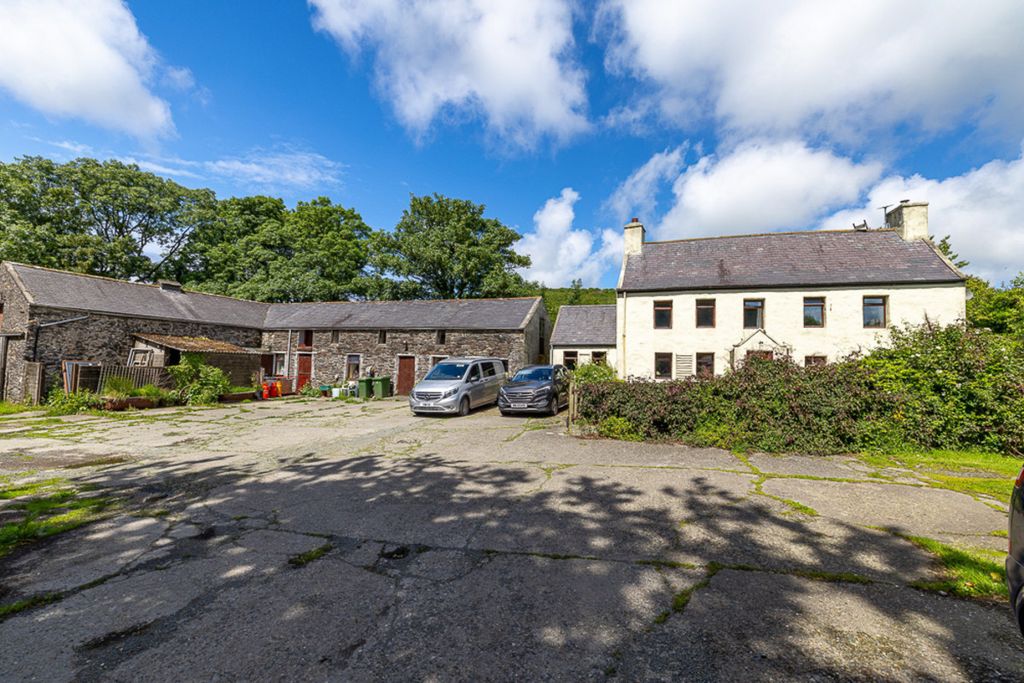 Property photo 2 of 40