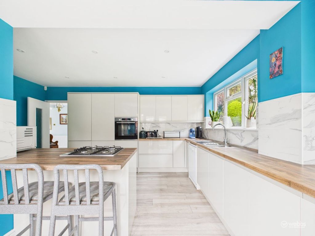 Property photo 3 of 27