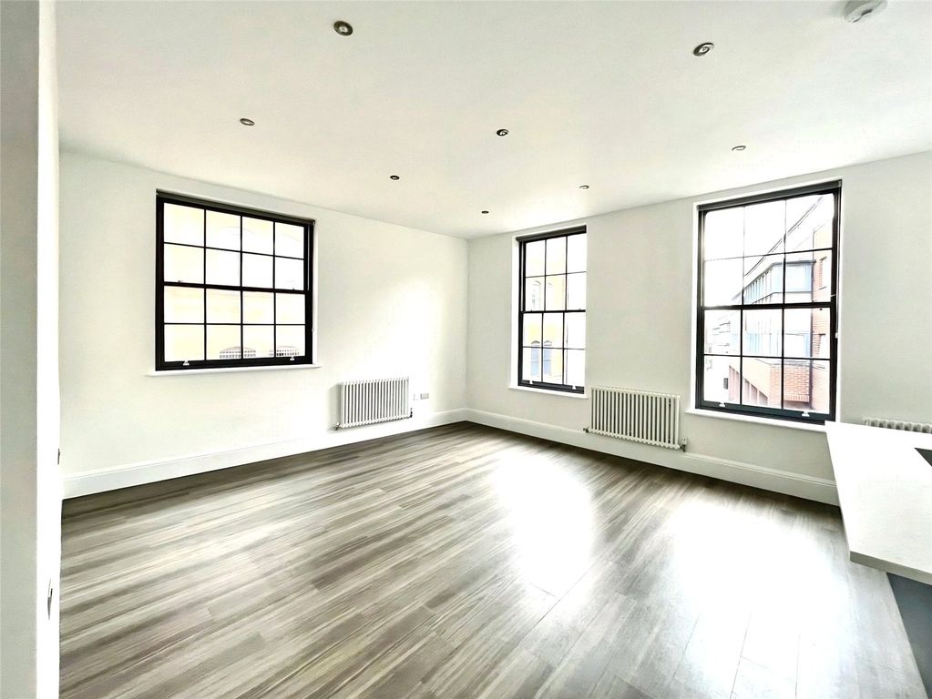 Property photo 3 of 9 Picture No. 18