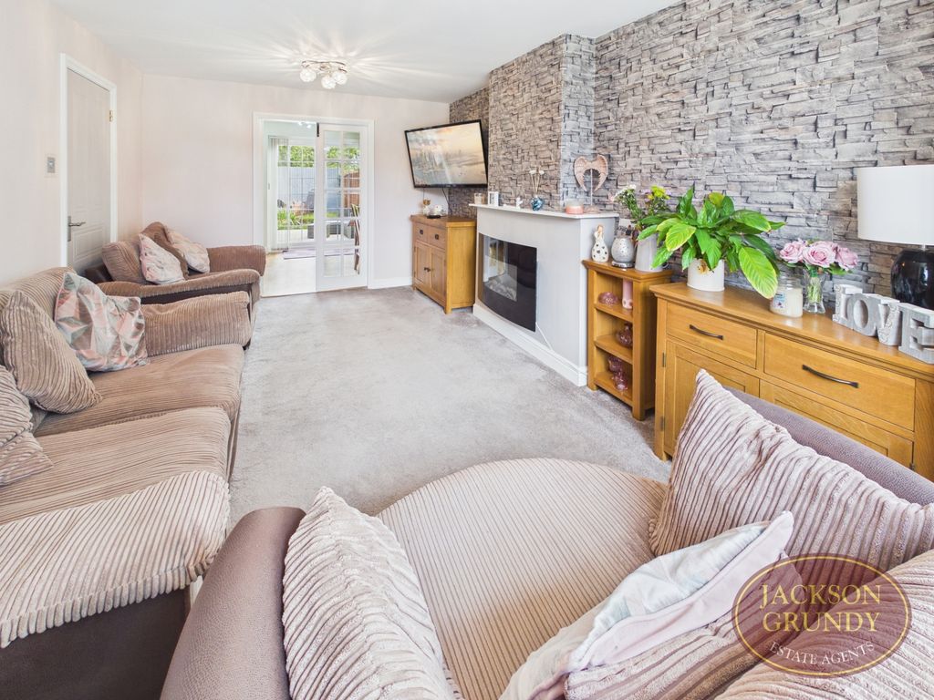 Property photo 3 of 18 Knighton Close