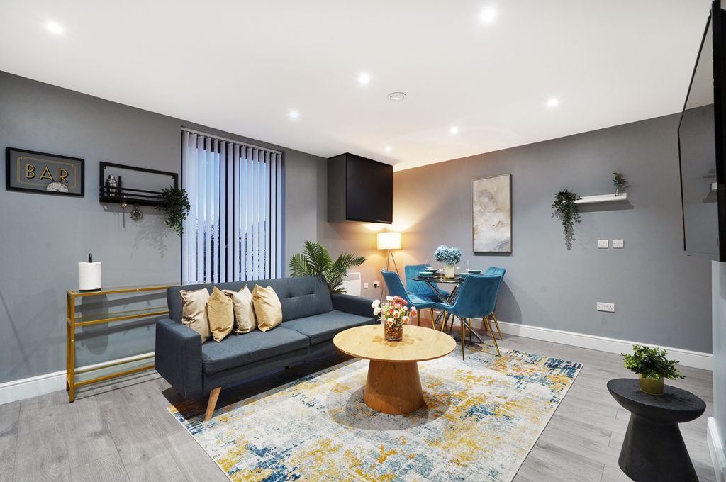 Property photo 1 of 28