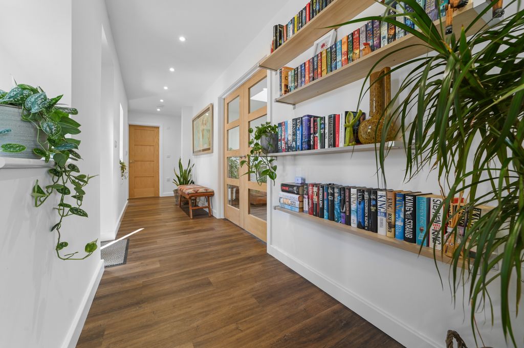 Property photo 3 of 39 Pt-Fc(Col)-Hawthorns-8