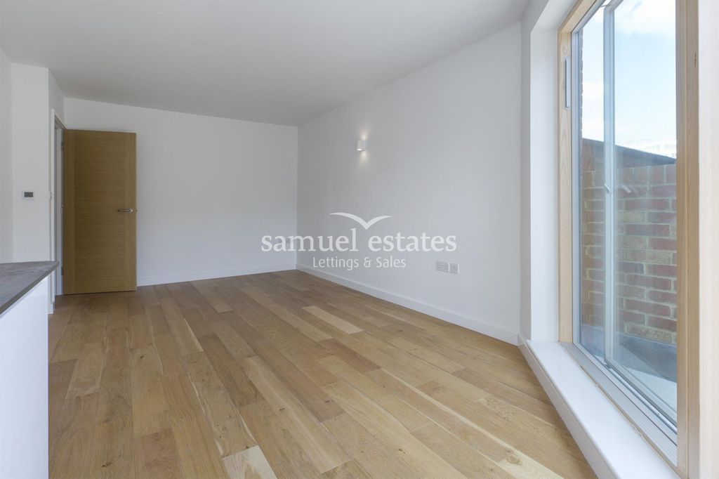 Property photo 1 of 7 Living Room