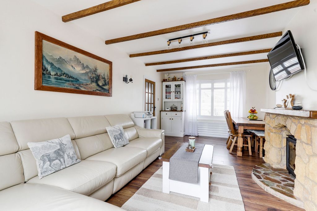 Property photo 2 of 22