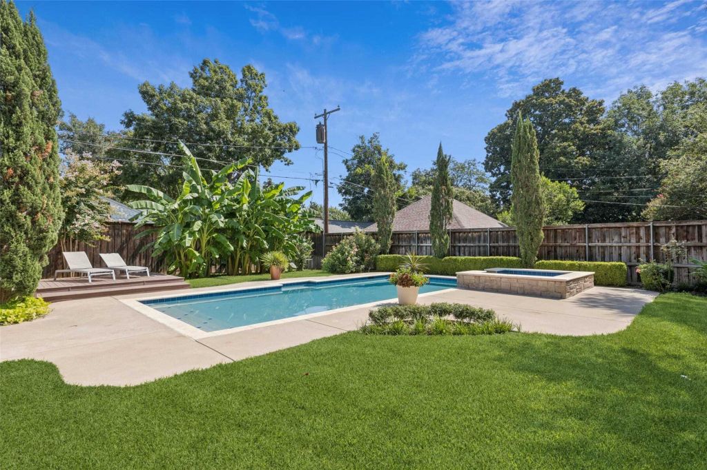 Property photo 1 of 31
