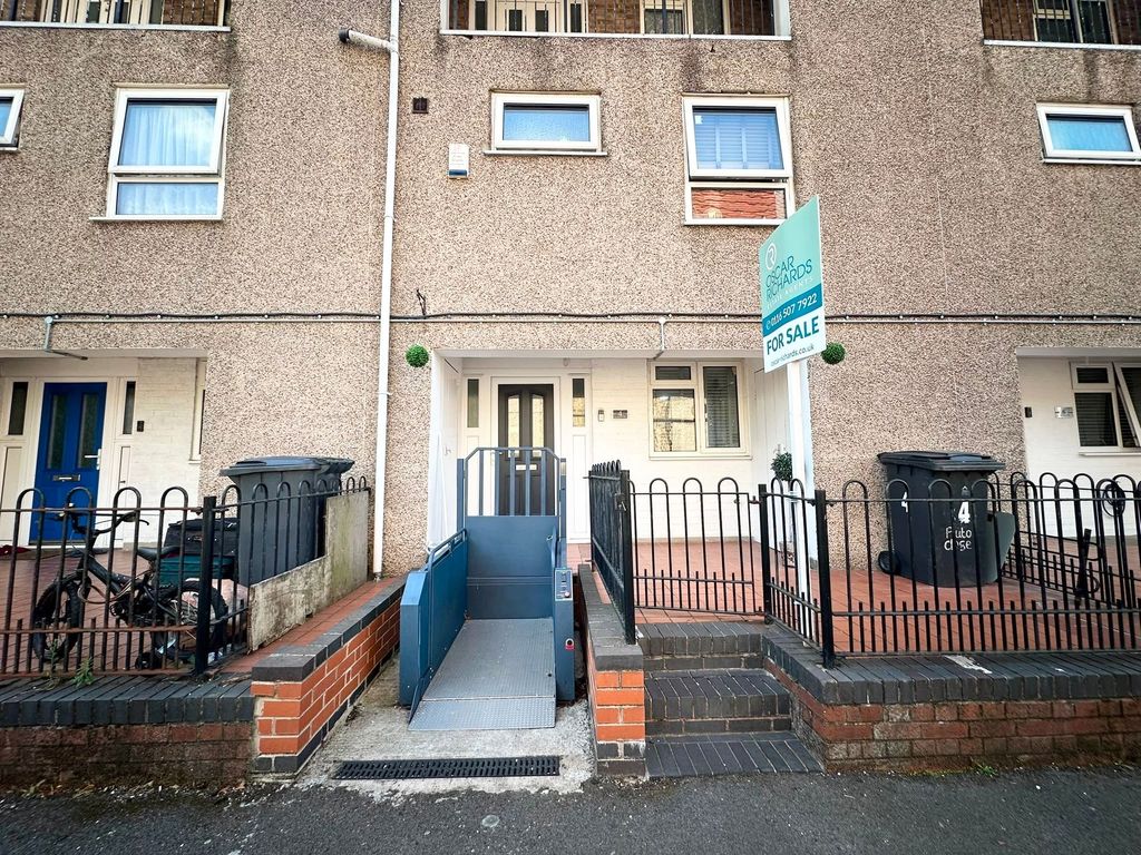 Property photo 1 of 11 Front