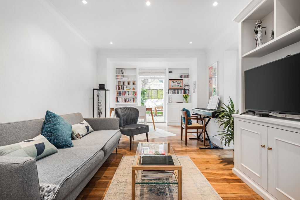 Property photo 1 of 8