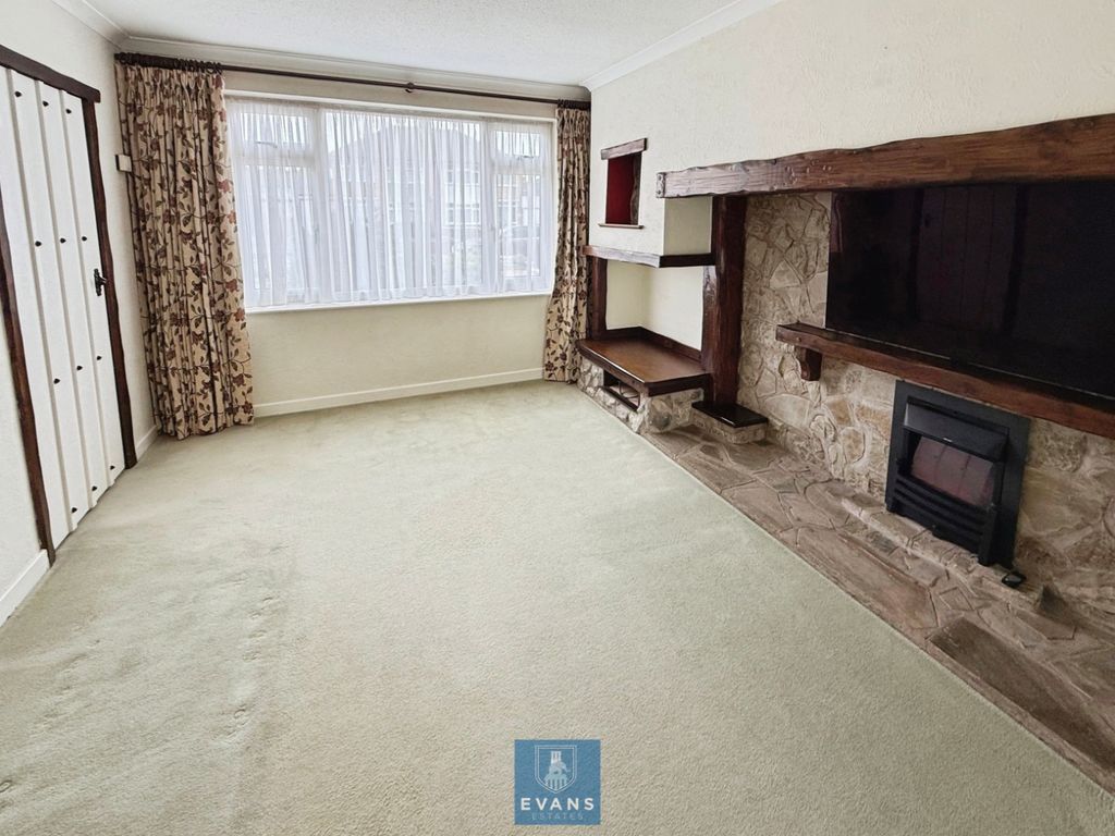 Property photo 3 of 14 Lounge