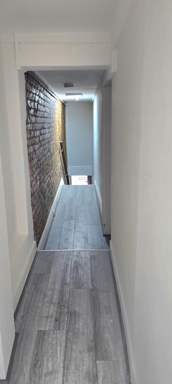 Property photo 3 of 9 Hallway To Flat