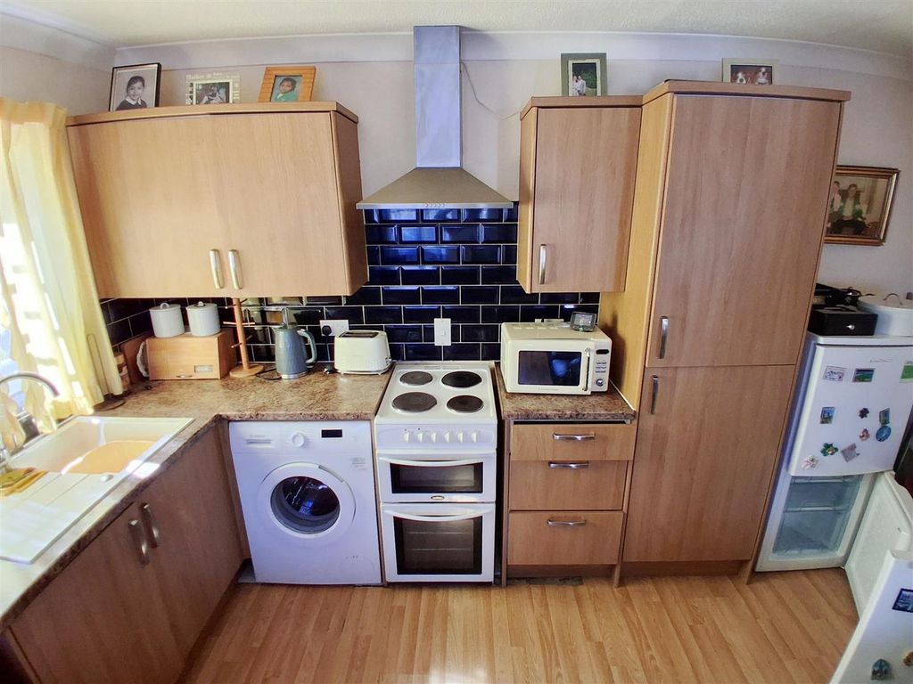 Property photo 3 of 11 5