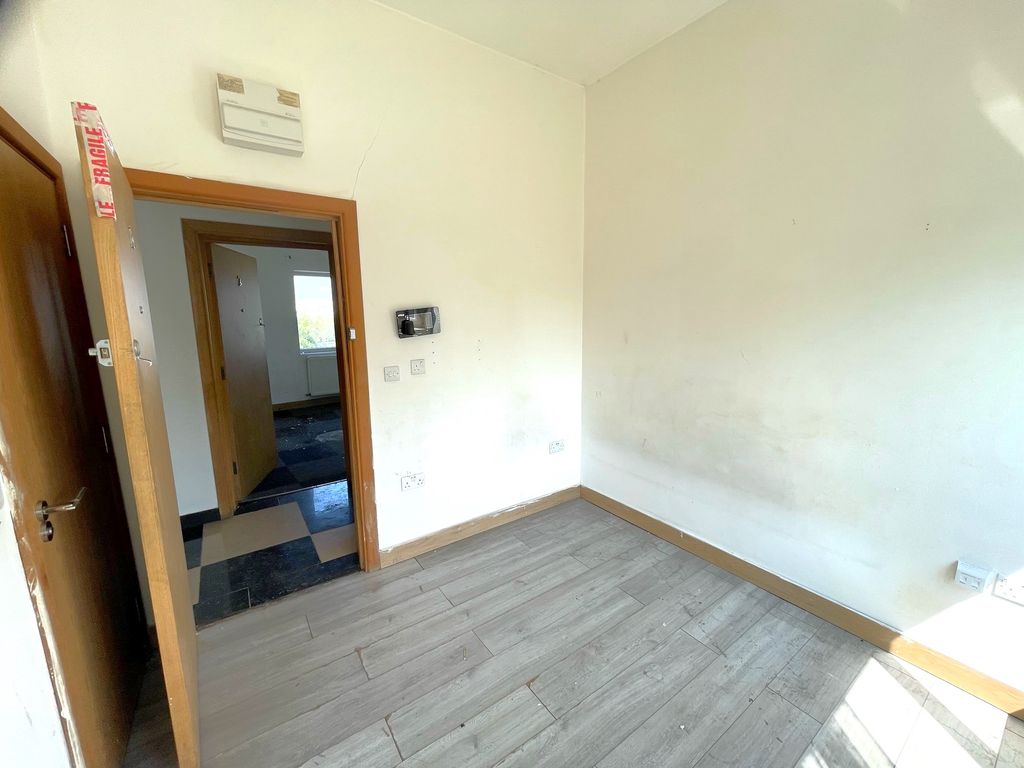 Property photo 1 of 3