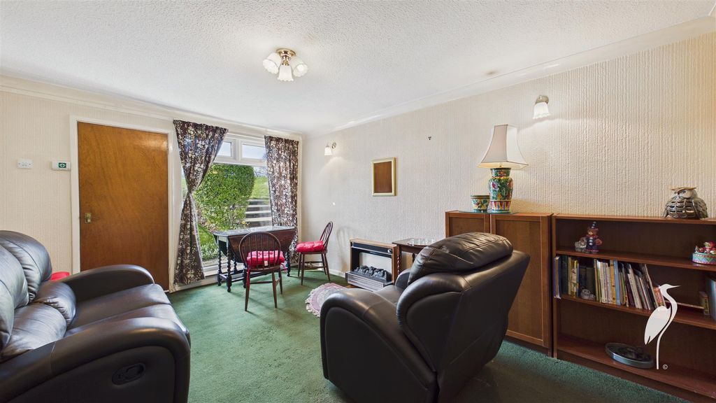 Property photo 3 of 15 Lounge