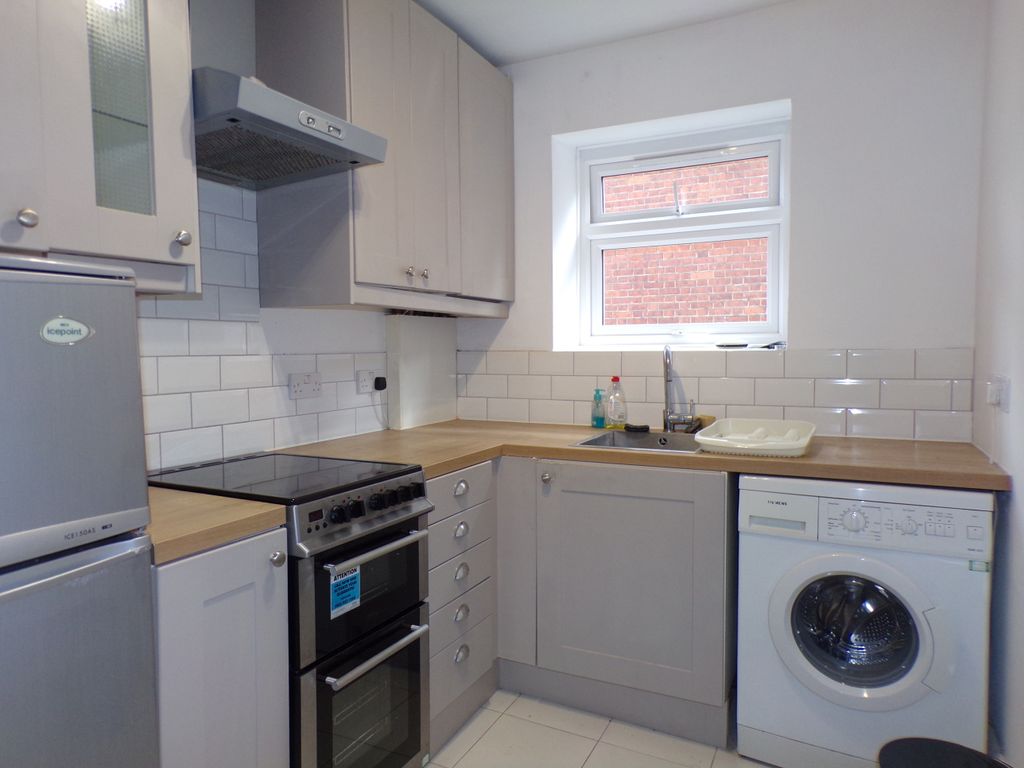 Property photo 2 of 7 Fitted Kitchen