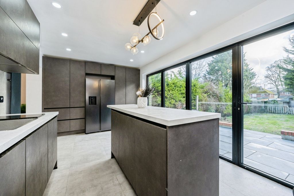 Property photo 3 of 24