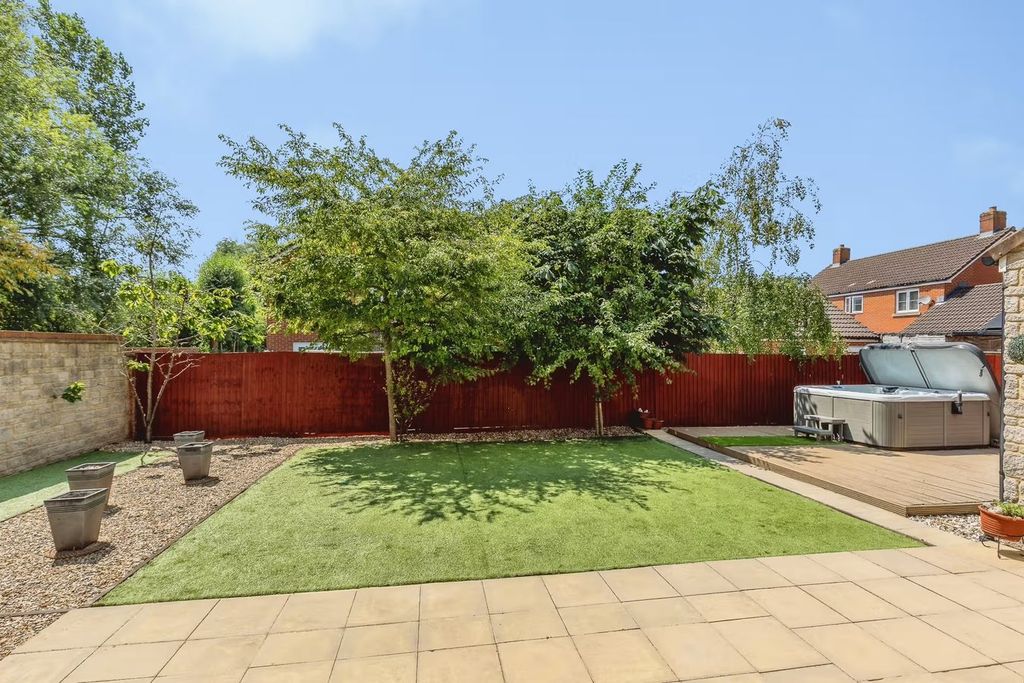 Property photo 2 of 26