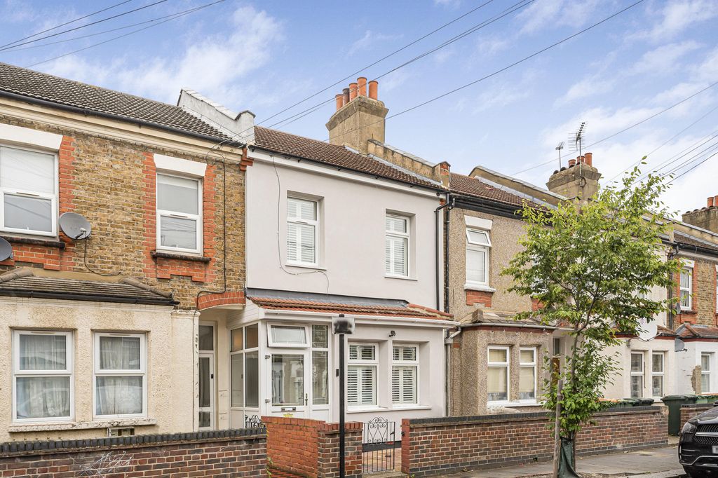 Property photo 2 of 17