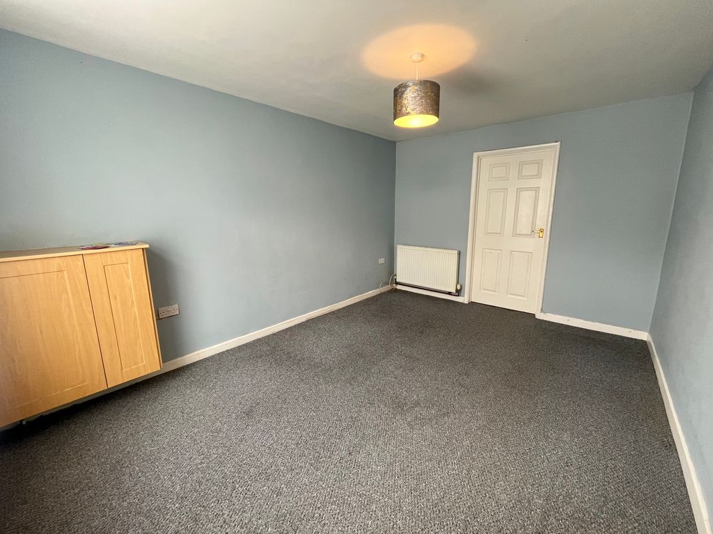 Property photo 2 of 7 Living Room