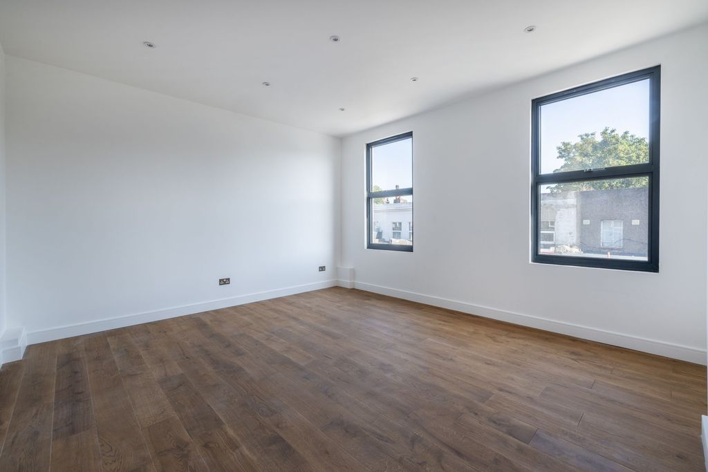 Property photo 2 of 5