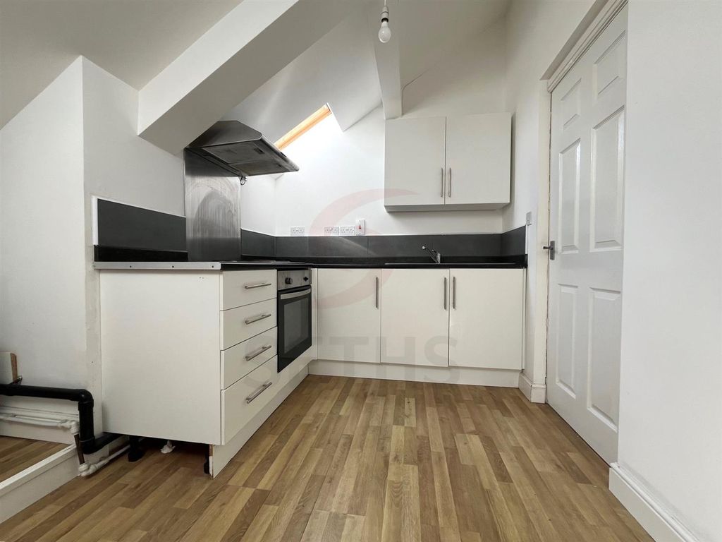 Property photo 3 of 5 Kitchen