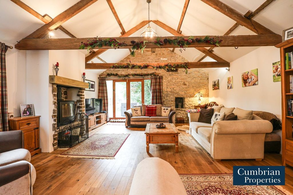 Property photo 2 of 28 Lounge