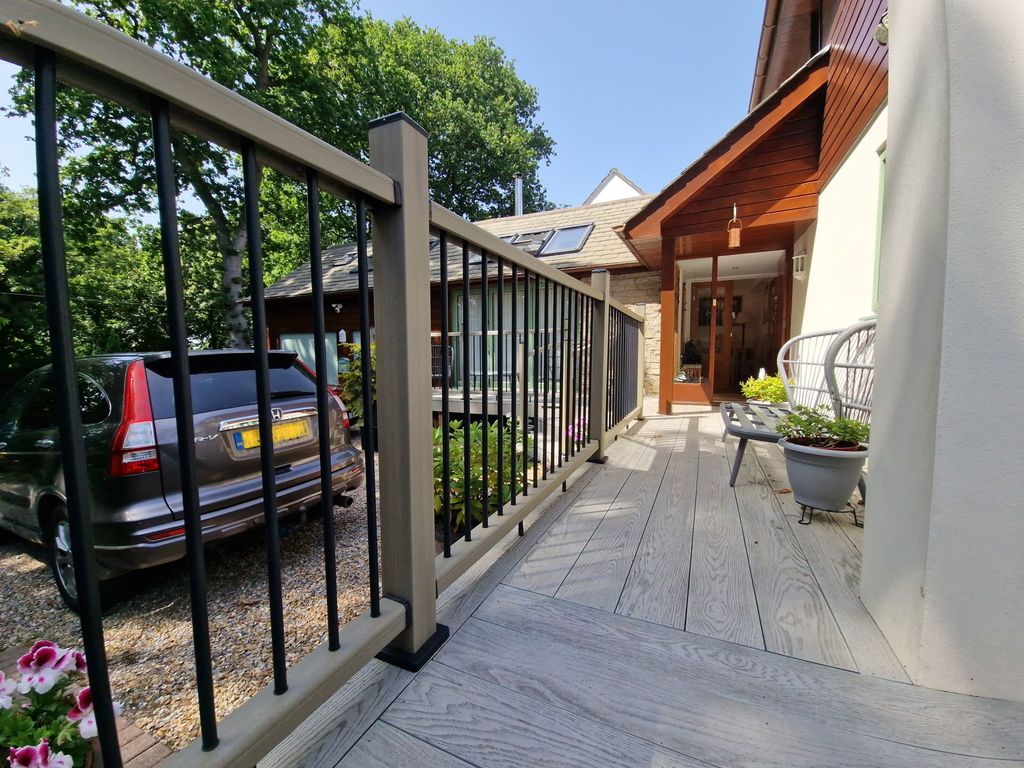 Property photo 2 of 32