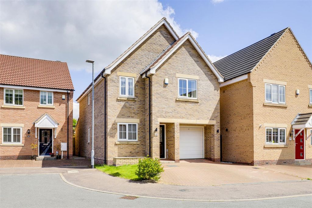 Property photo 1 of 28 7393.Jpg