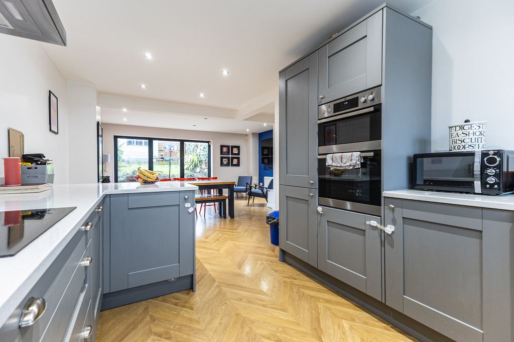 Property photo 2 of 18 Kitchen/Diner