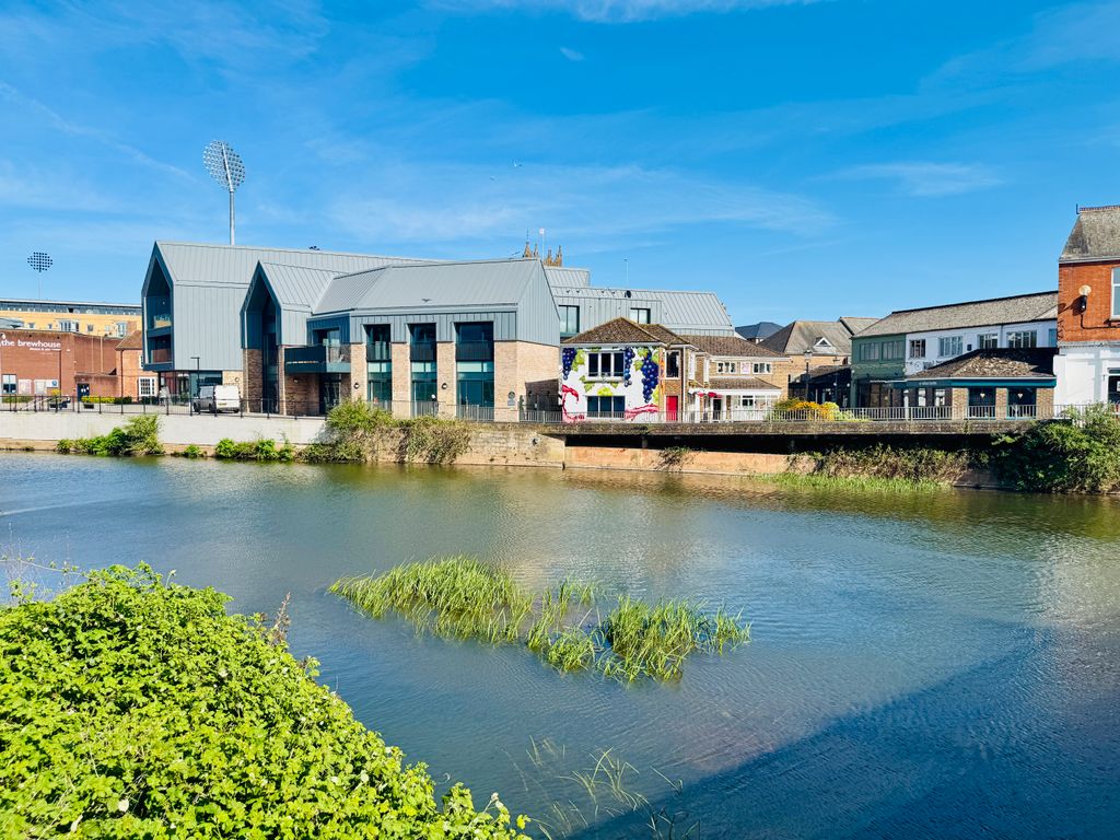 Property photo 3 of 20