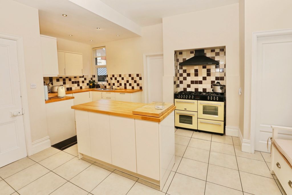 Property photo 3 of 20 Kitchen/Diner