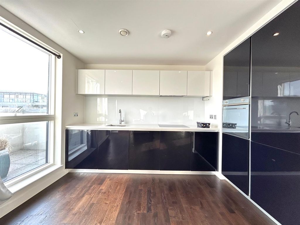 Property photo 2 of 14 Kitchen.Jpg