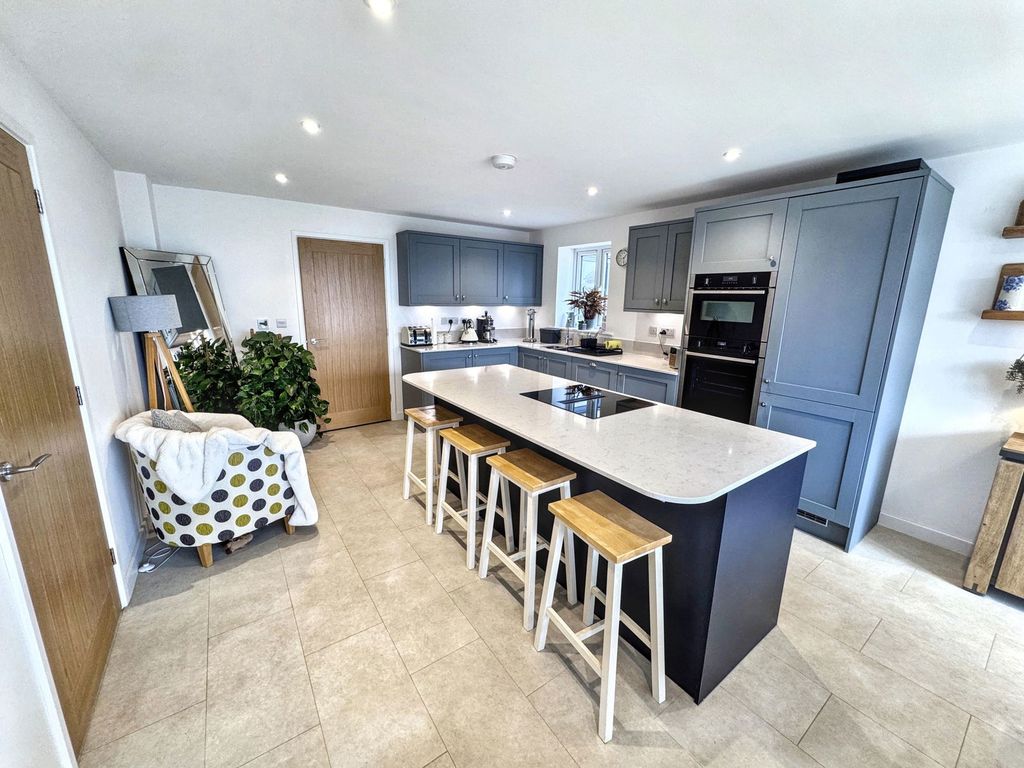 Property photo 3 of 35