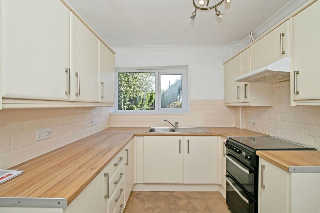 Property photo 3 of 13 Kitchen