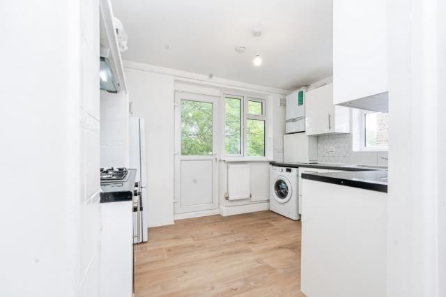 Property photo 3 of 11 Kitchen
